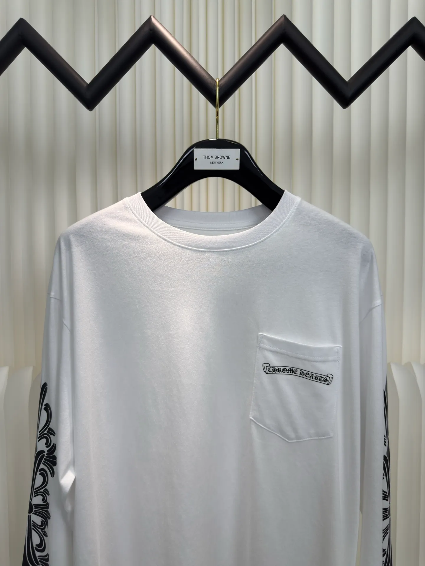 P310 Chrome Hear Aspen Graffiti Limited Long Sleeve The fabric is made of 26-woven 220g cotton material. The printing is ink printing. Customized accessories. Size S M L
